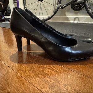 Ralph Lauren Harper Classic Black Pumps